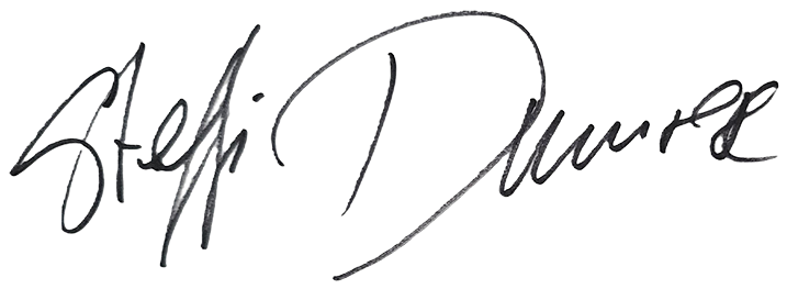 Unterschrift Steffi Dumrese ohne Hintergrund - Über uns - CuraDomi